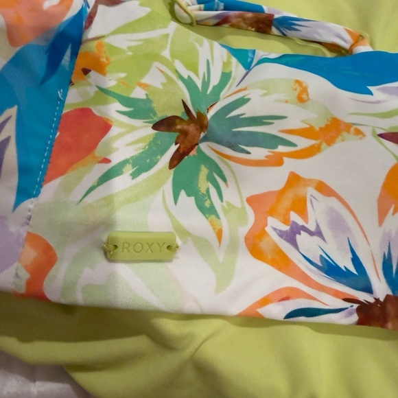 New With Tags Roxy Retro Revo Halter Classic Bikini Top Size:S - Picture 6 of 7